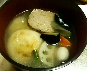 おせちの野菜とお歳暮ハムで簡単雑煮