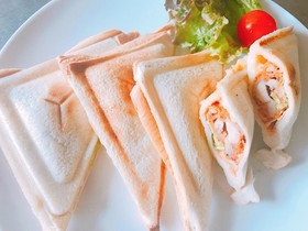 朝食に市販のフライドチキンのホットサンド