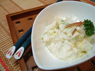 白菜とリンゴのマヨ和えの写真