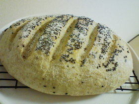 ライ麦パン♪黒ゴマ風味♪