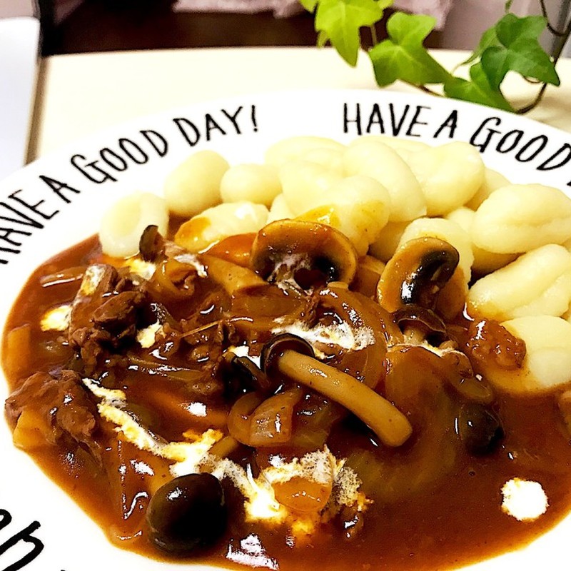 牛ひき肉ストロガノフのレシピ