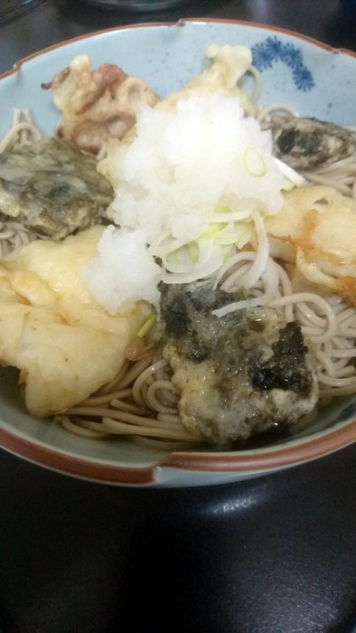 ヤリイカと生海苔の天ぷら冷やし蕎麦の写真