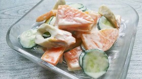 柿、きゅうり、ちくわのヨーグルトサラダ!