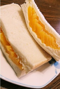 黄桃たっぷりサンドイッチ