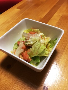 レタスとトマトのサラダ