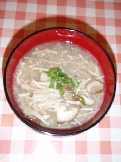 きのことレンコンの中華風スープの写真
