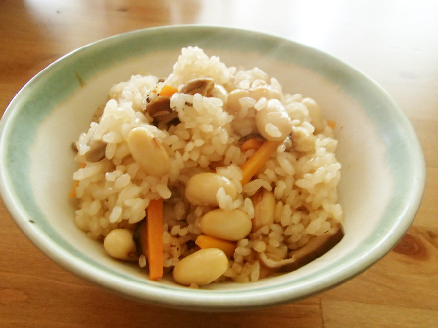 あけぼの大豆でお手軽土鍋ご飯の画像