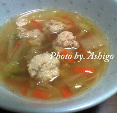 白菜たっぷりダシが美味しい鶏団子スープの写真