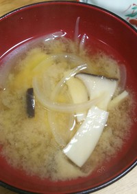 エリンギと玉ねぎの味噌汁