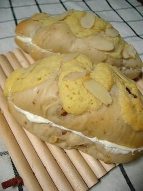 ふんわり胡桃パンのミルククリームサンドღ