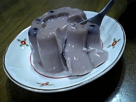 黒豆の煮汁でプリン