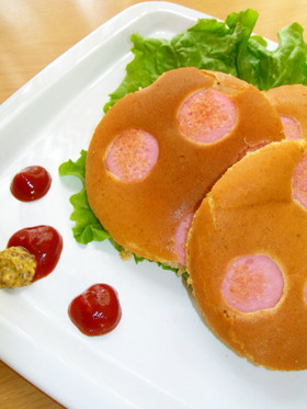 ペッパー&ソーセージ…水玉ホットケーキ♪