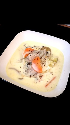 鶏肉と野菜たっぷりのクリームスープ