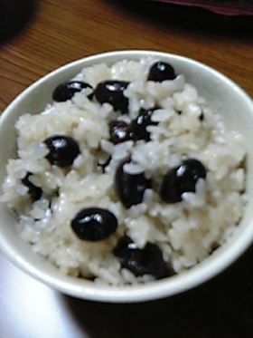残りの黒豆で☆炊き込みおこわ