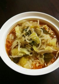 余った野菜スープの具で。野菜ラーメン。