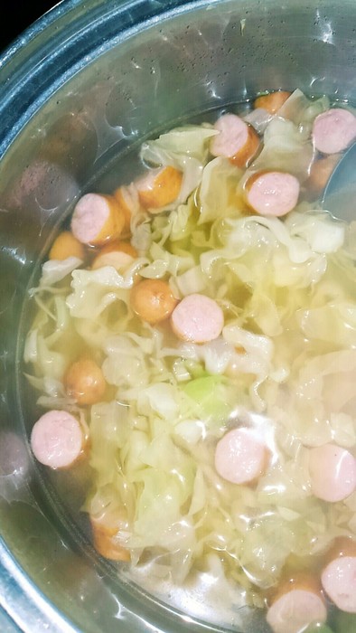 簡単‼キャベツとソーセージのスープの写真