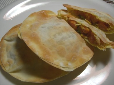 餃子皮❤魚肉ソーセージのカレーポテトパイの写真