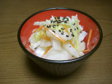 白菜の和風サラダの写真
