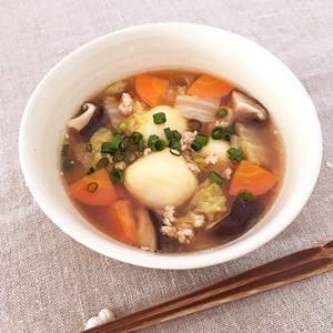 鶏ひき肉と野菜の豆腐白玉スープ