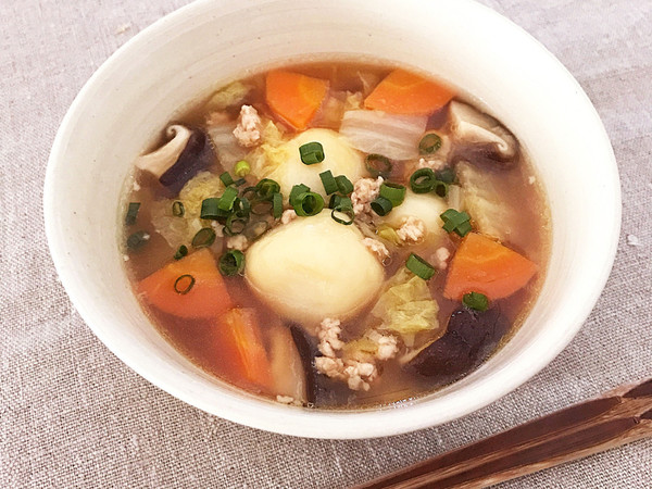 鶏ひき肉と野菜の豆腐白玉スープ