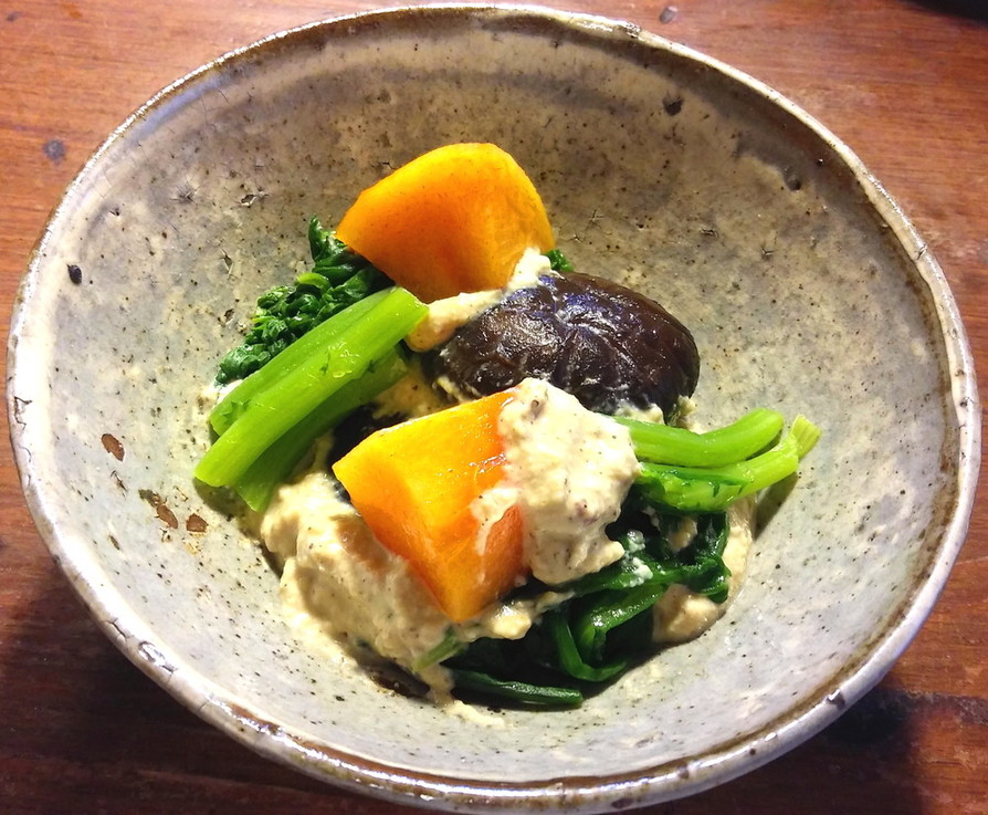 椎茸、春菊、柿の落花生豆腐和えの画像