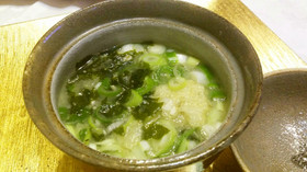 葱いっぱいのワカメ味噌汁