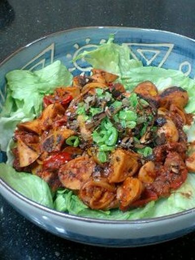 炒め魚肉ソーセージのチリトマトソースの写真