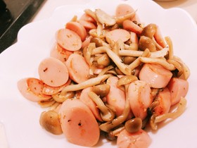 魚肉ソーセージとしめじのガーリック炒め