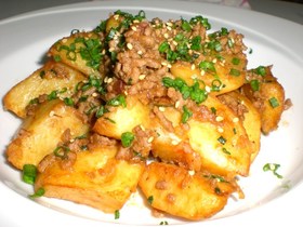 揚げじゃがの肉みそ炒め煮
