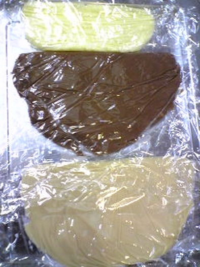 市販のチョコクリームでパンのフィリングの写真