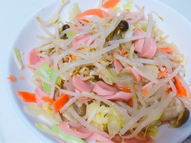 野菜と魚ソーセージのバター炒め