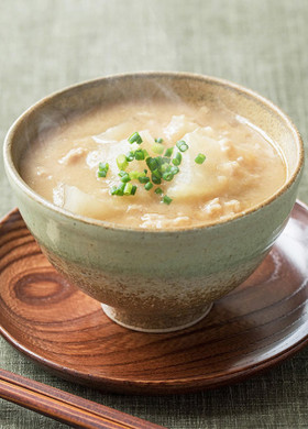 大根と鶏そぼろのしょうが糀甘酒スープ