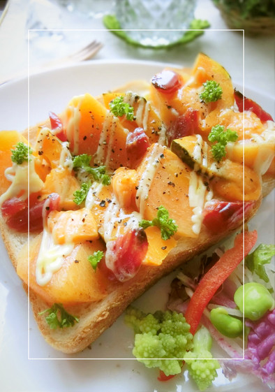 柿・南瓜・ミモレットの暖色トーストの写真