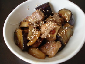 鶏肉となすとエリンギのピリ辛炒め