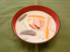 鮭と根菜の粕汁