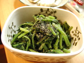 捨てるのもったいない!かぶ菜の胡麻煮