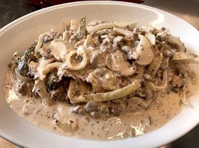 ウクライナ風ビーフストロガノフ