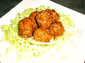挽きたて豚肉の肉団子