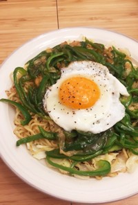 湯葉とピーマンの餡かけ焼きそば