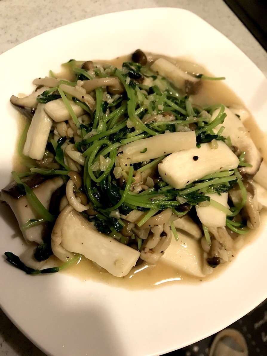 洋 副菜 豆苗とキノコのペペロンチーノの画像