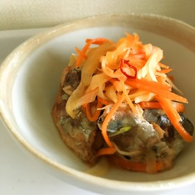 簡単すぎで栄養満点☆サバ缶の南蛮漬け風
