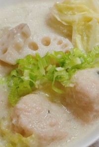 白菜とれんこん 鶏団子の 豆乳味噌スープ