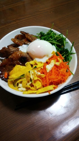 パパが喜ぶ★牛肉カルビ4色丼ぶり