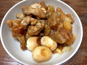 骨付き鶏肉と大根、じゃがいもの煮込み
