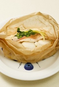 薬膳カルトッチョ 連子鯛と蕪の紙包み焼き