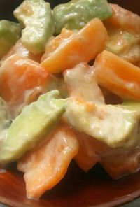 柿とアボカドの味噌マヨヨーグルトサラダ！
