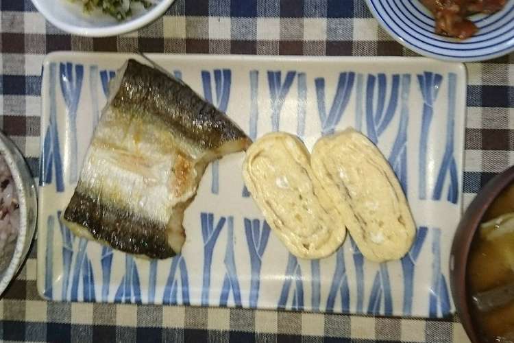 ある日の夜ご飯 カマスの塩焼き美味 レシピ 作り方 By Michi 630 クックパッド 簡単おいしいみんなのレシピが356万品