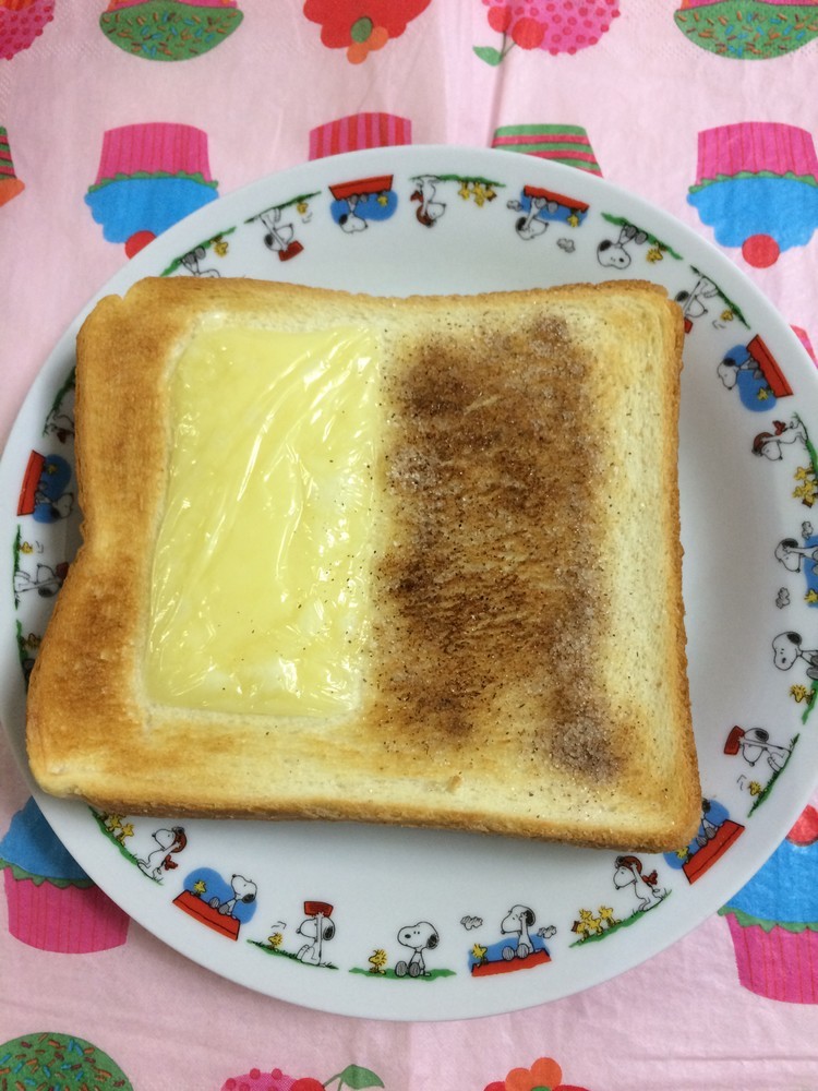 チーズとシナモンダブルトースト。の画像