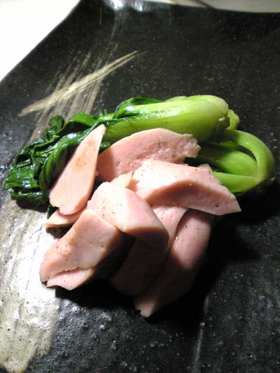 おさかなのソーセージと青梗菜の炒め