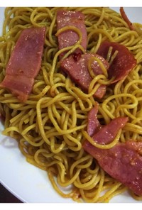 台湾拉麺の素でベーコンの焼きそば